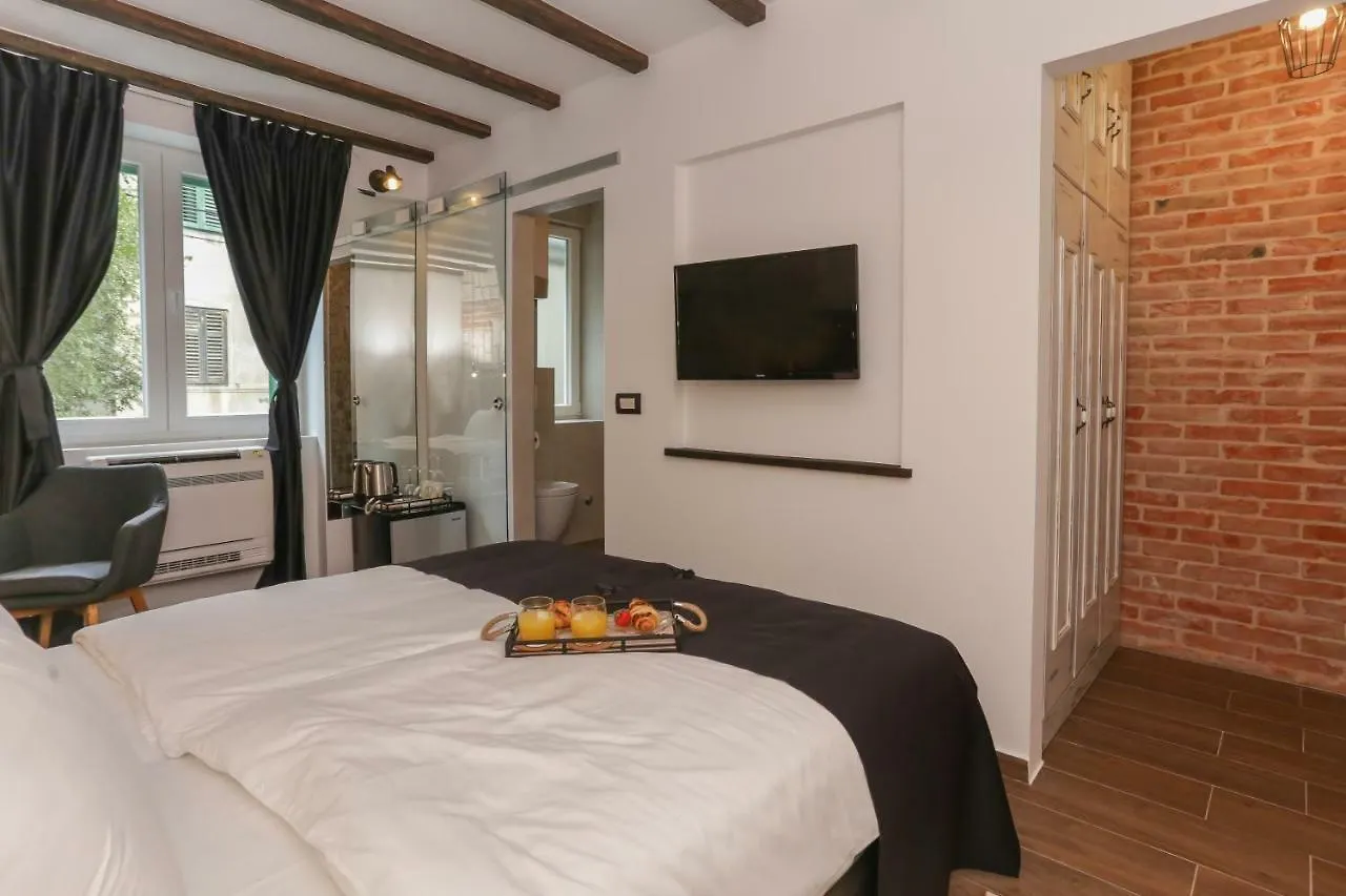Luxury Rooms Dino Split 0*,  Kroatië