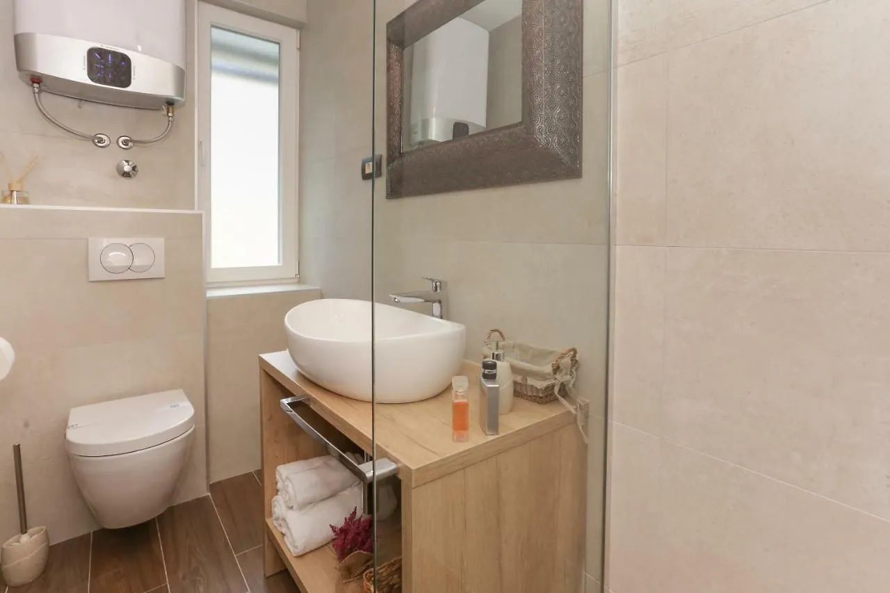 Luxury Rooms Dino سبليت 0*,